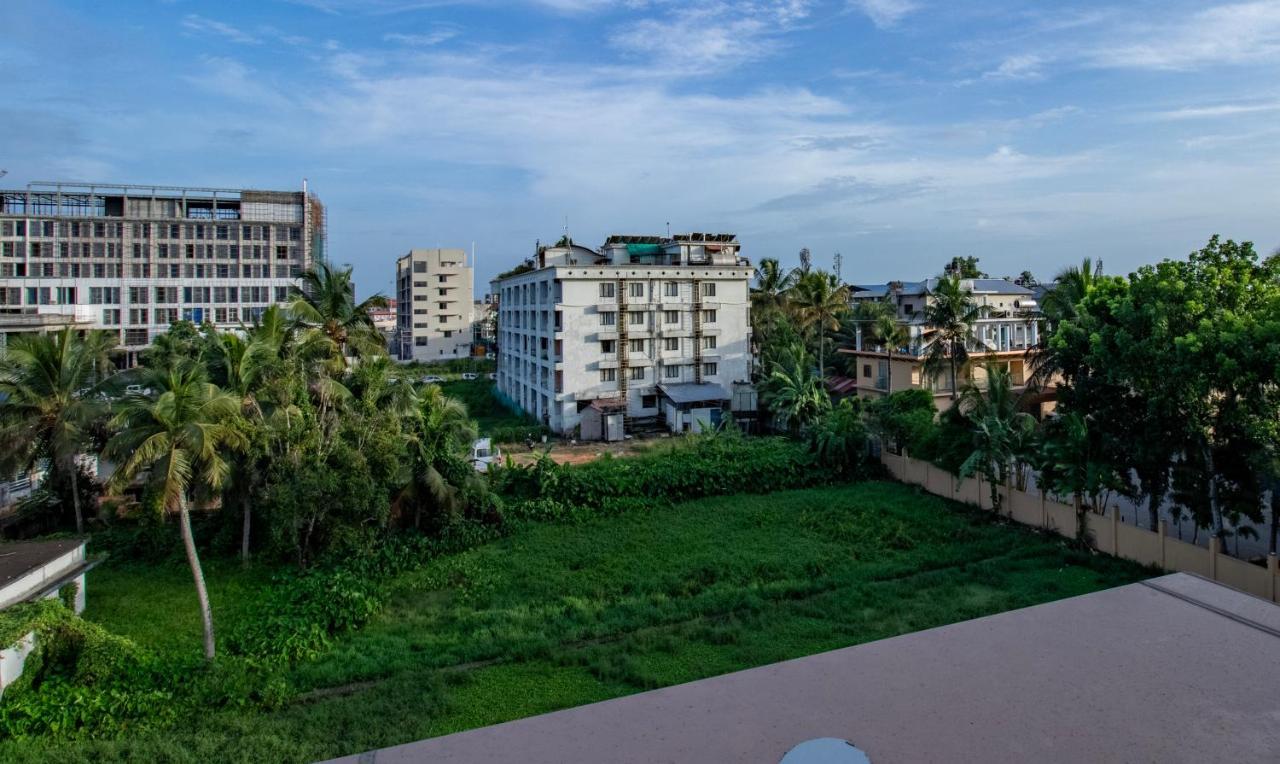 Treebo Amigos Residency Cochin Airport Hotel Kochi Buitenkant foto